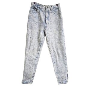 BONJOUR International acid wash light denim vintage jeans. Size 6
